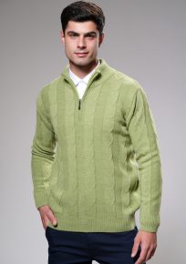 Muški zeleni džemper sa pletenicama