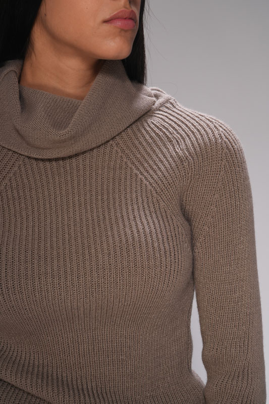 Ženski džemper od vune rebrastog prepletaja