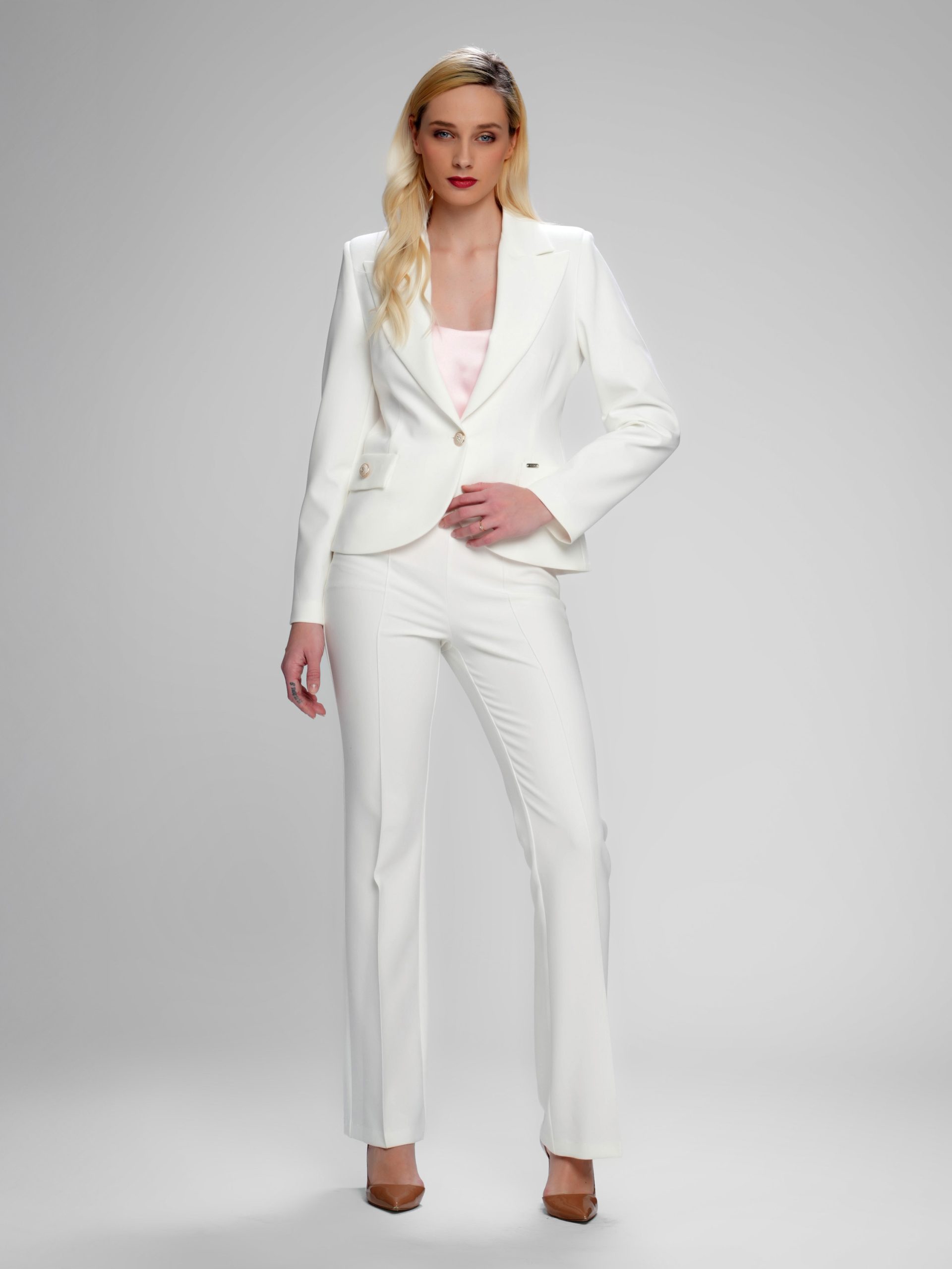 Ženske pantalone na crtu